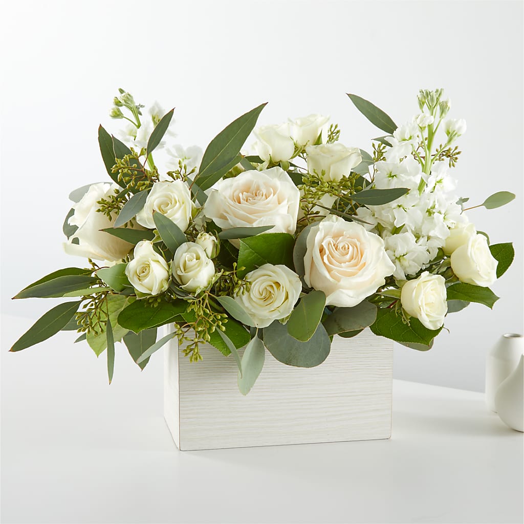 Fresh Linen Box Bouquet – Holtschlag Florist, Quincy IL