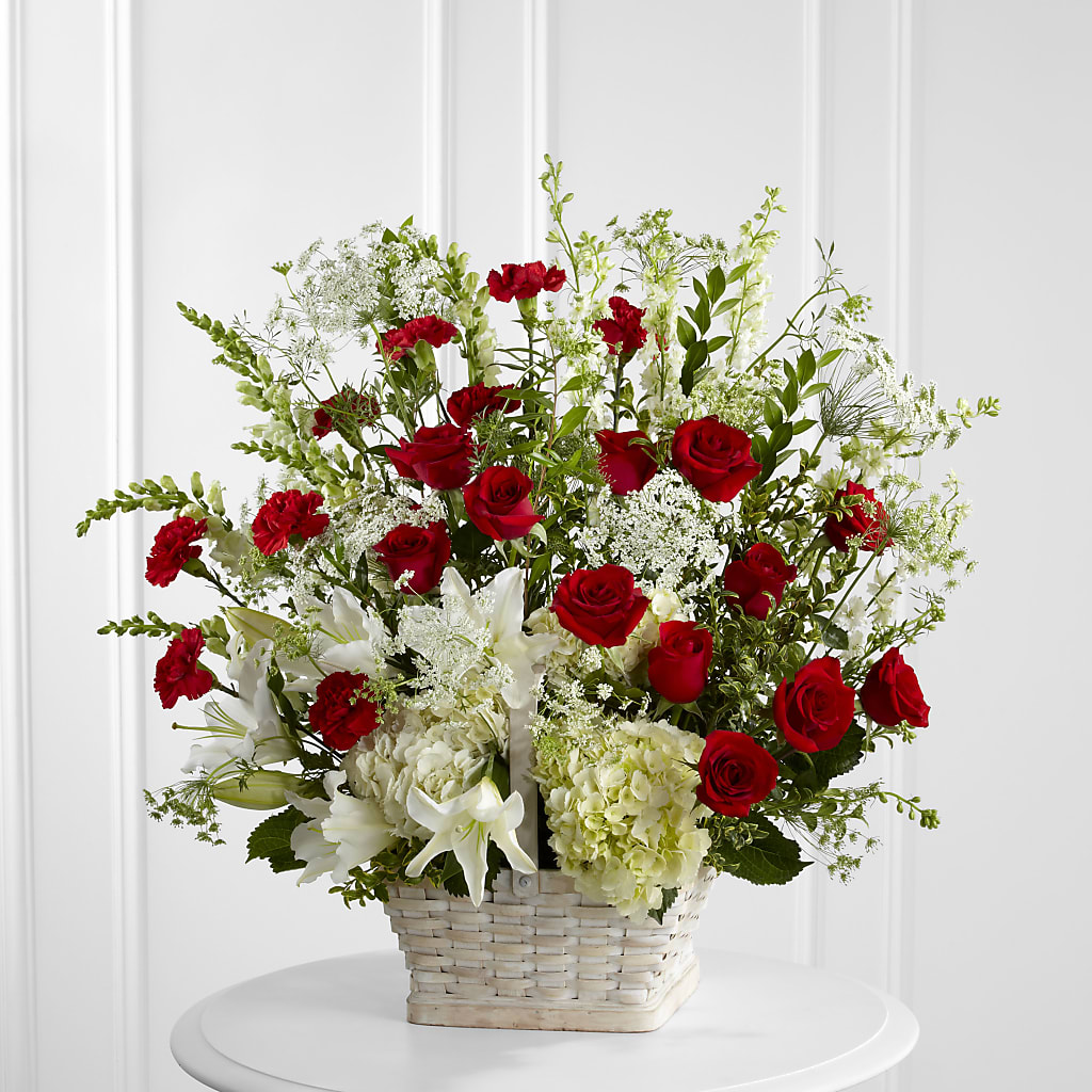 In Loving Memory Arrangement – Holtschlag Florist, Quincy IL