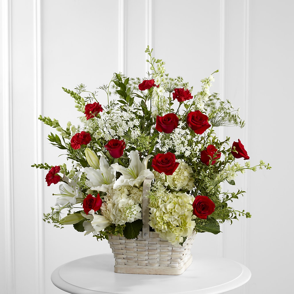 In Loving Memory Arrangement – Holtschlag Florist, Quincy IL
