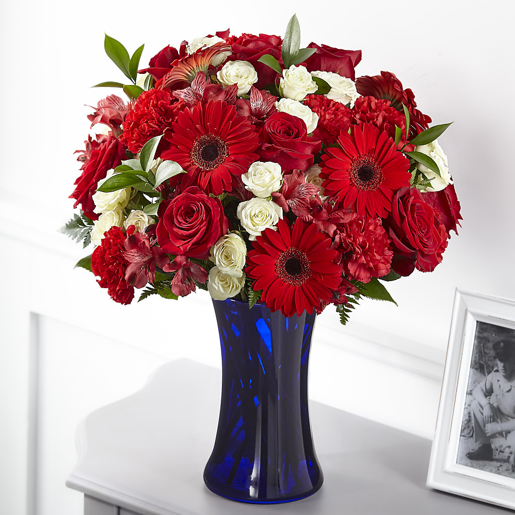 Hearts Embrace Bouquet – Holtschlag Florist, Quincy IL