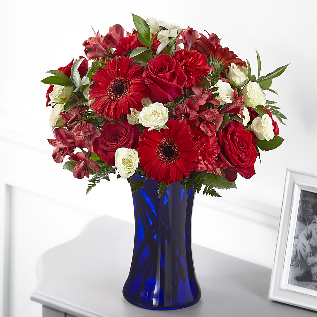 Hearts Embrace Bouquet – Holtschlag Florist, Quincy IL