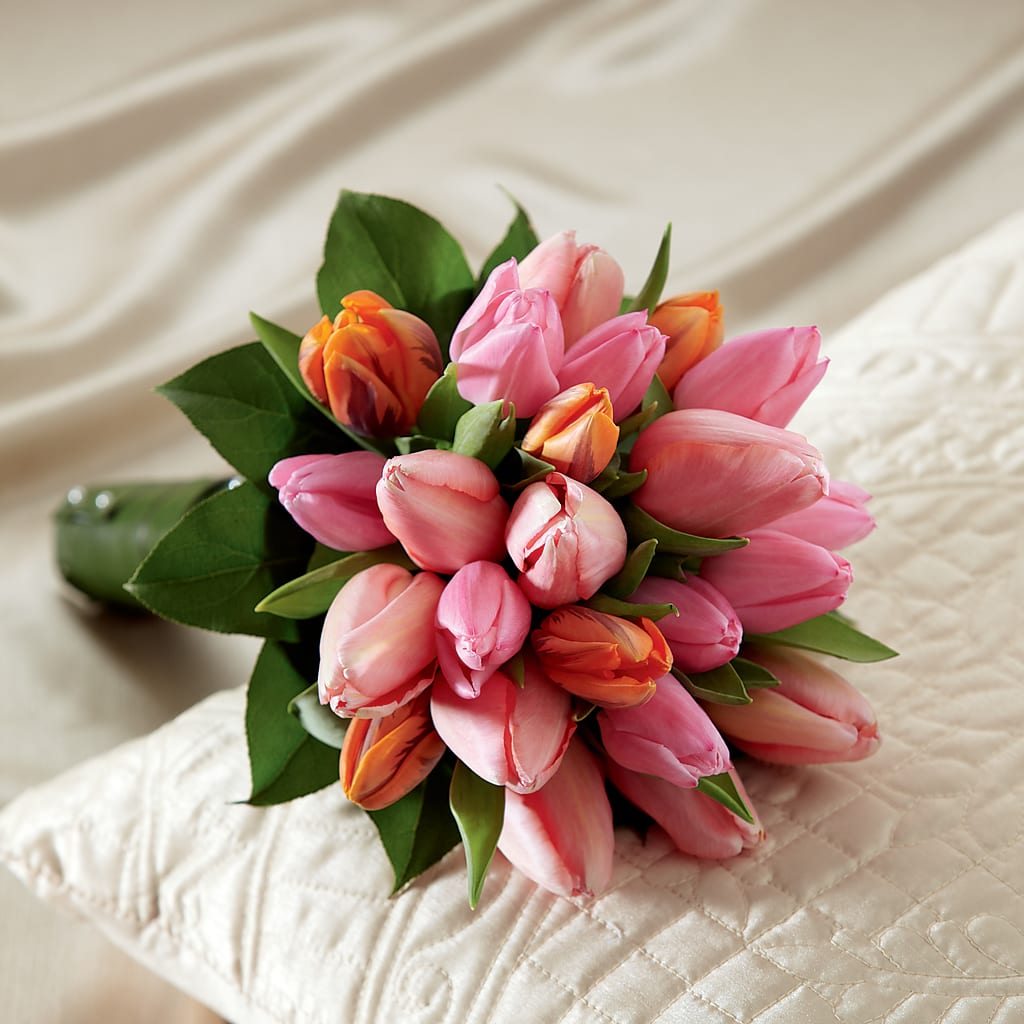 Embraceable Bouquet – Holtschlag Florist, Quincy IL