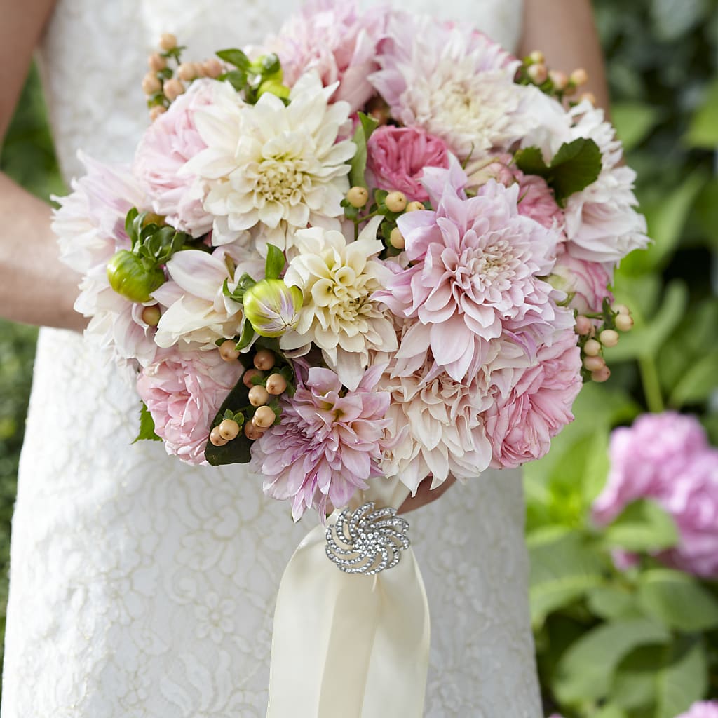 Heart's Promise Bouquet – Holtschlag Florist, Quincy IL