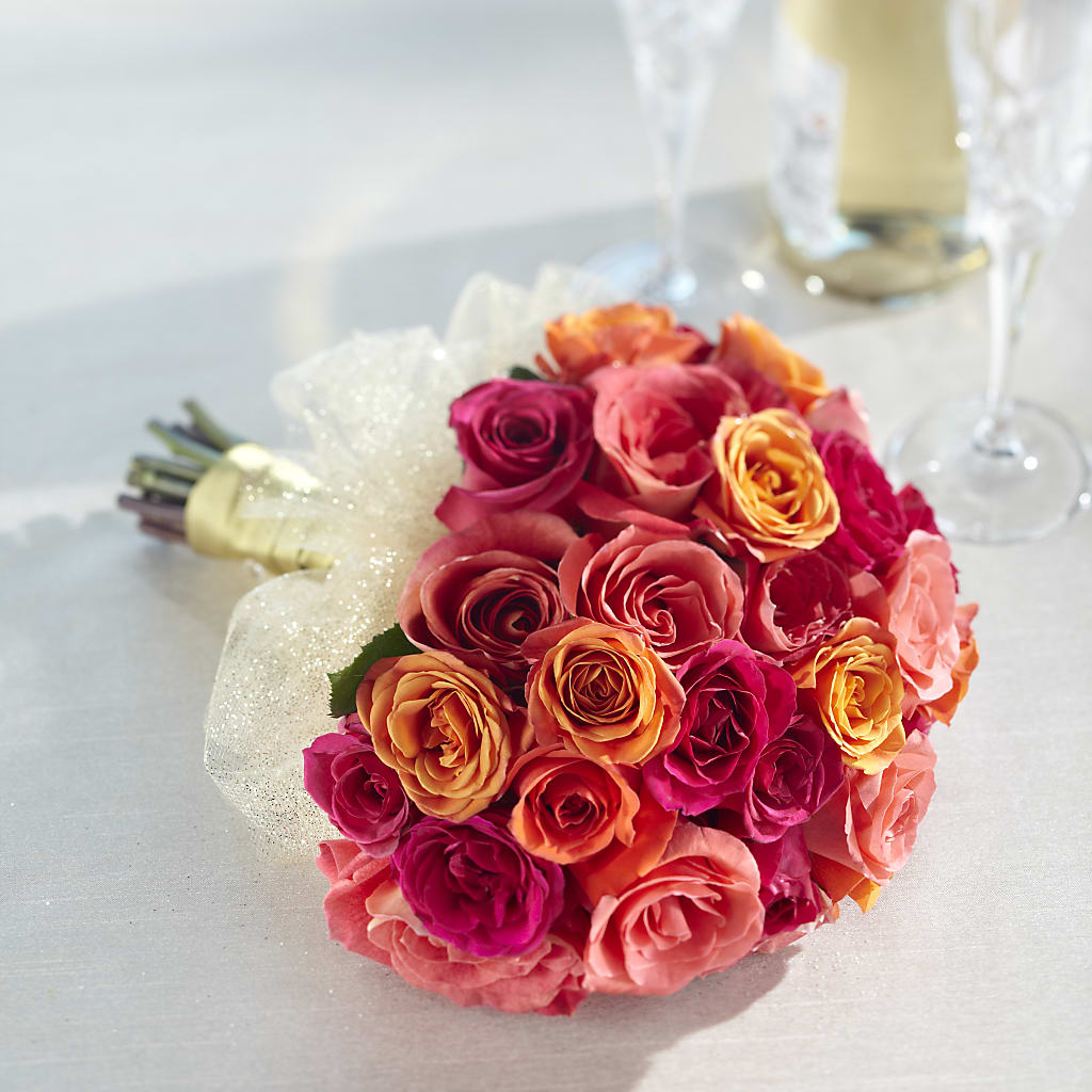 Sweet Roses Bouquet – Holtschlag Florist, Quincy IL