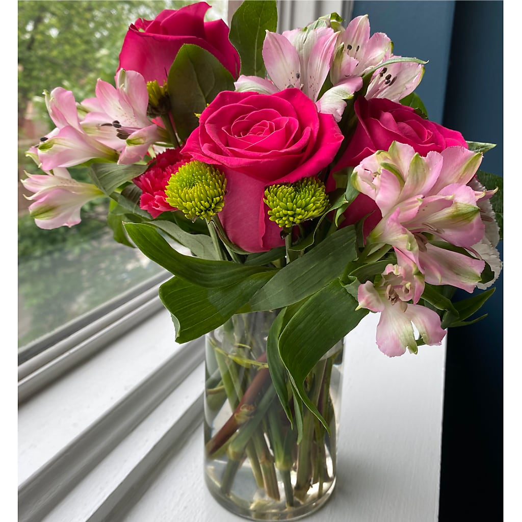 Sweet & Pretty Bouquet –  Holtschlag Florist, Quincy IL