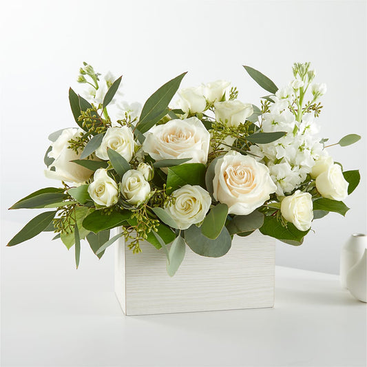 Fresh Linen Box Bouquet –  Holtschlag Florist, Quincy IL