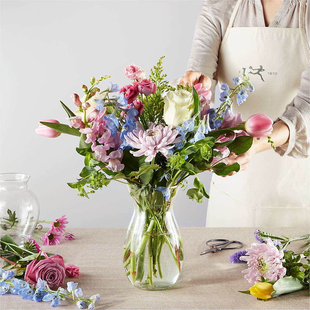 Pastel Tradition - A Florist Original –  Holtschlag Florist, Quincy IL