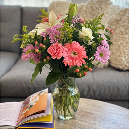Pastel Tradition - A Florist Original –  Holtschlag Florist, Quincy IL