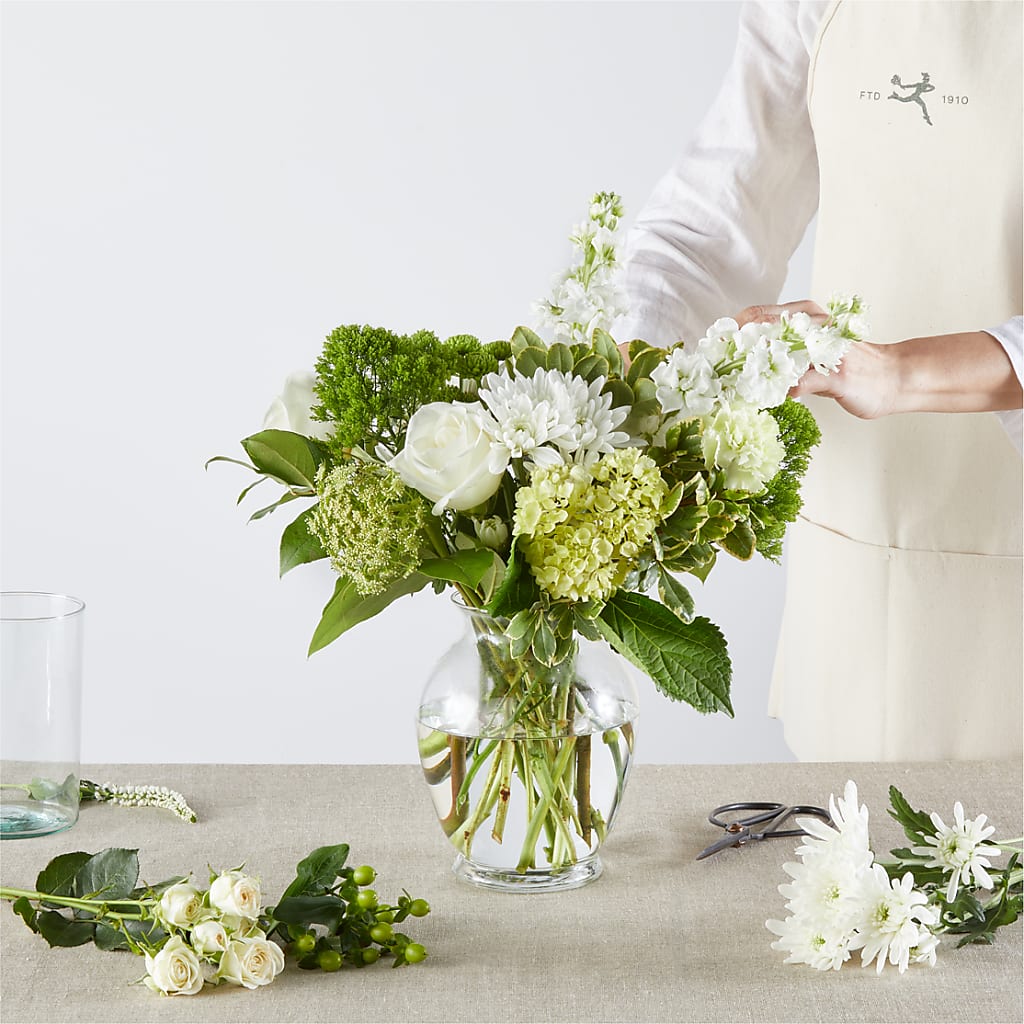Irish Garden - A Florist Original –  Holtschlag Florist, Quincy IL