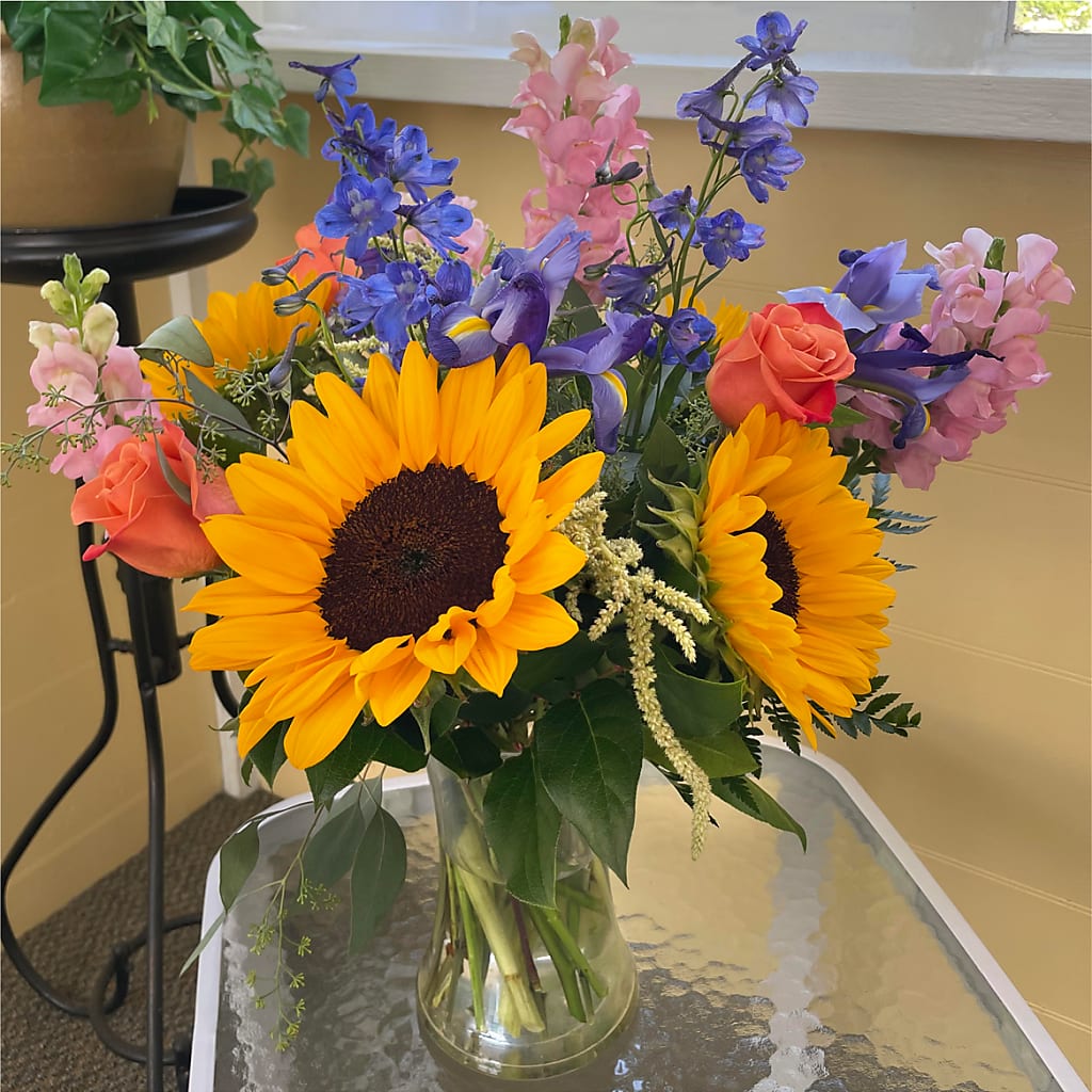 Rays of Life Bouquet –  Holtschlag Florist, Quincy IL