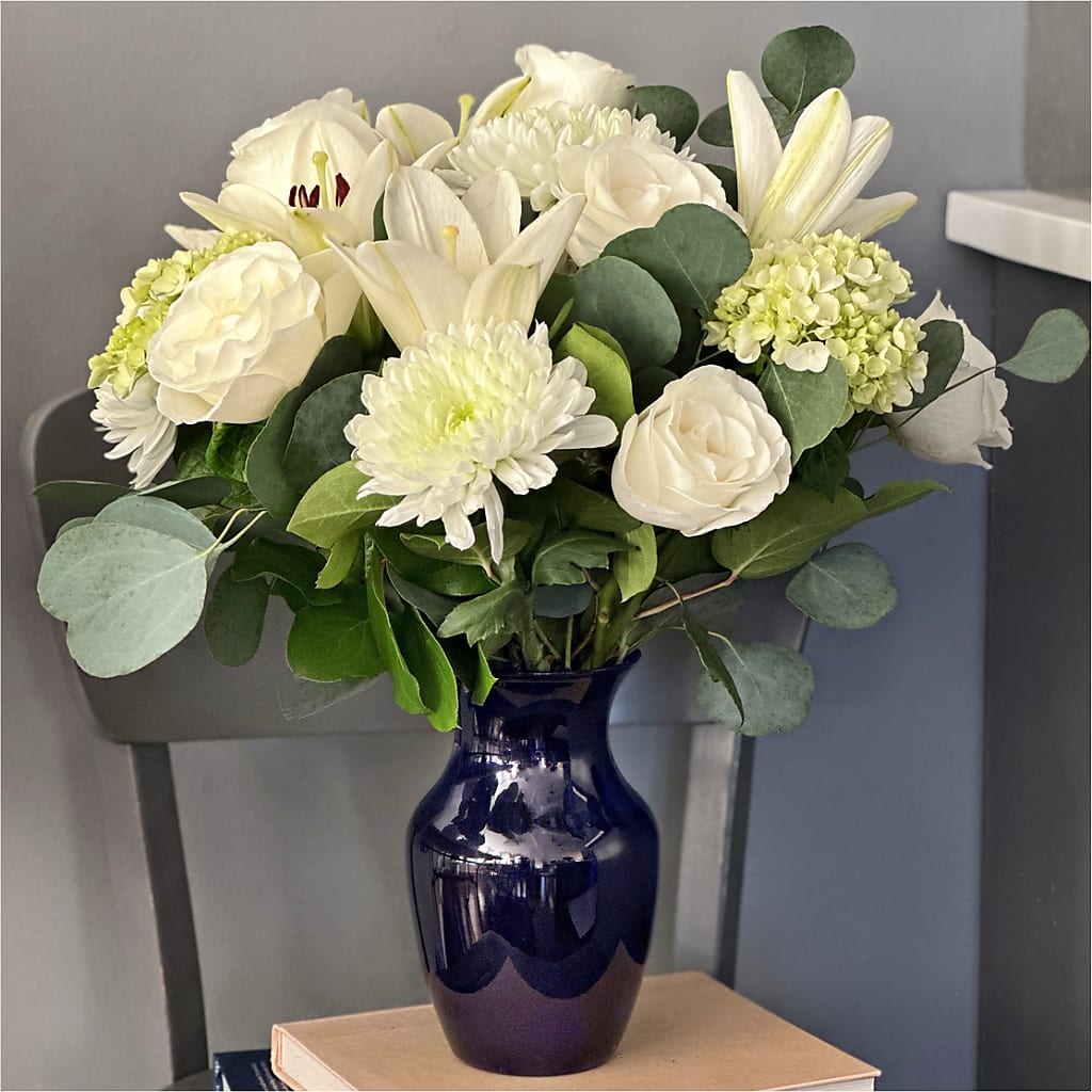 Snowy Dreams Bouquet –  Holtschlag Florist, Quincy IL