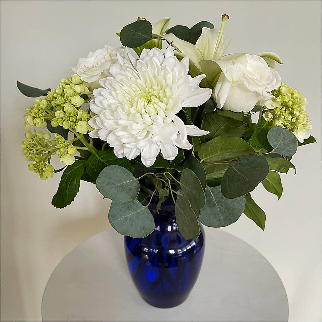 Snowy Dreams Bouquet –  Holtschlag Florist, Quincy IL