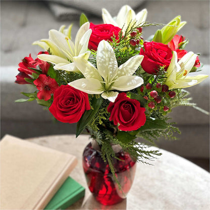 Evergreen Delight Bouquet –  Holtschlag Florist, Quincy IL
