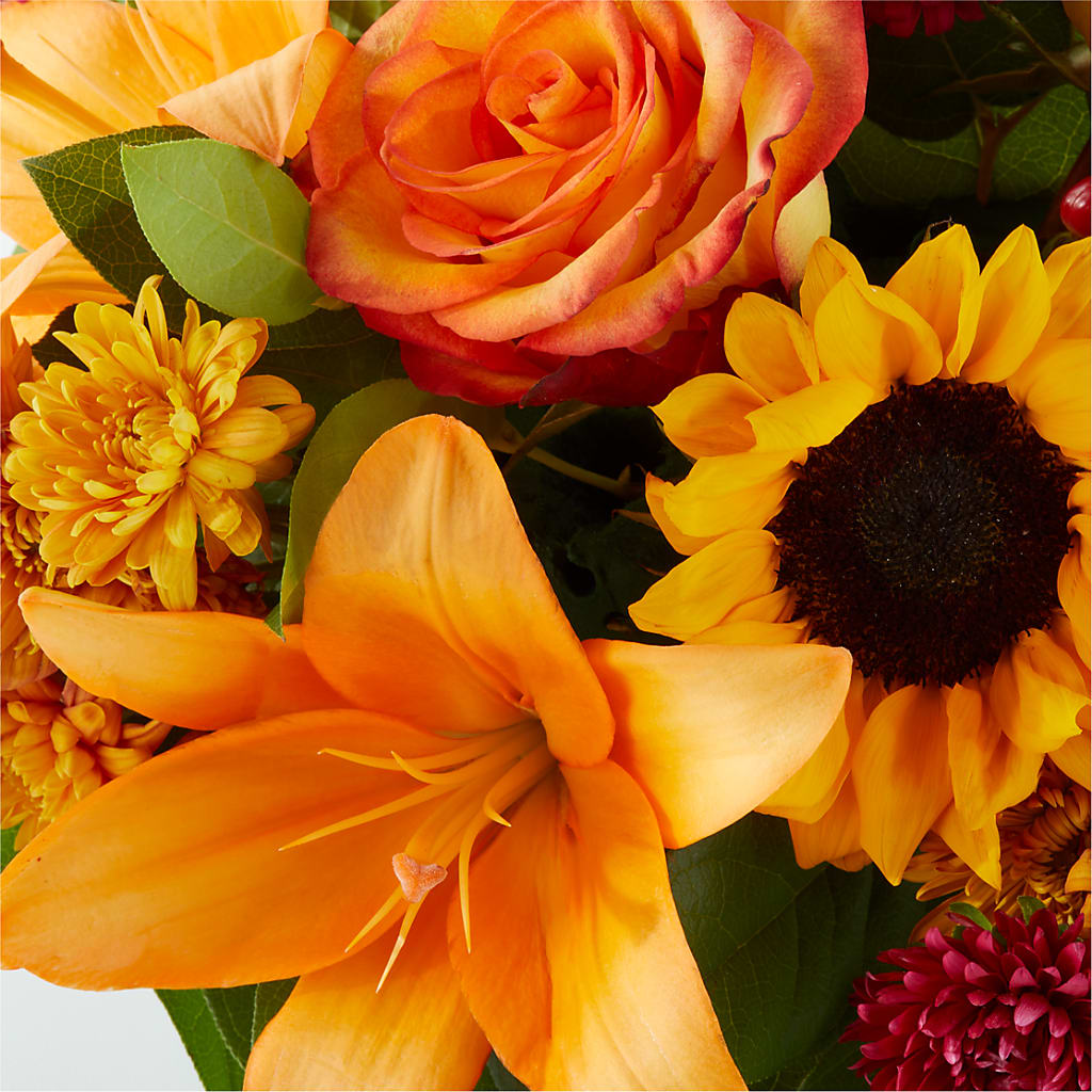 Grateful Centerpiece –  Holtschlag Florist, Quincy IL