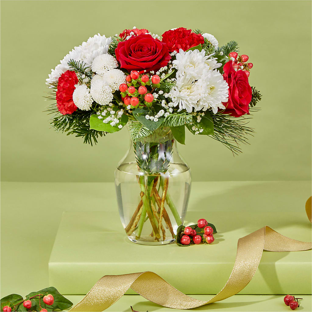 Chance of Flurries Bouquet –  Holtschlag Florist, Quincy IL