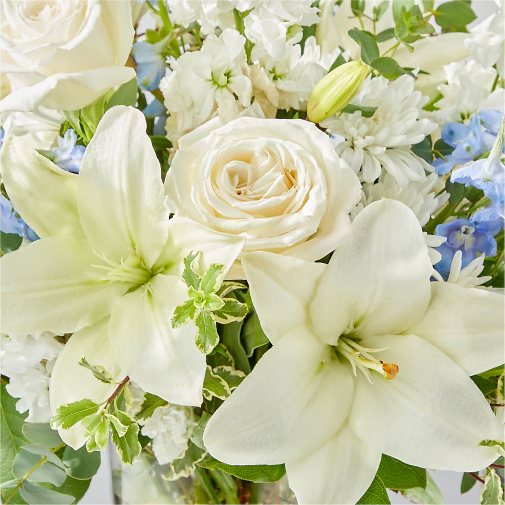 Peace of Mind Bouquet –  Holtschlag Florist, Quincy IL